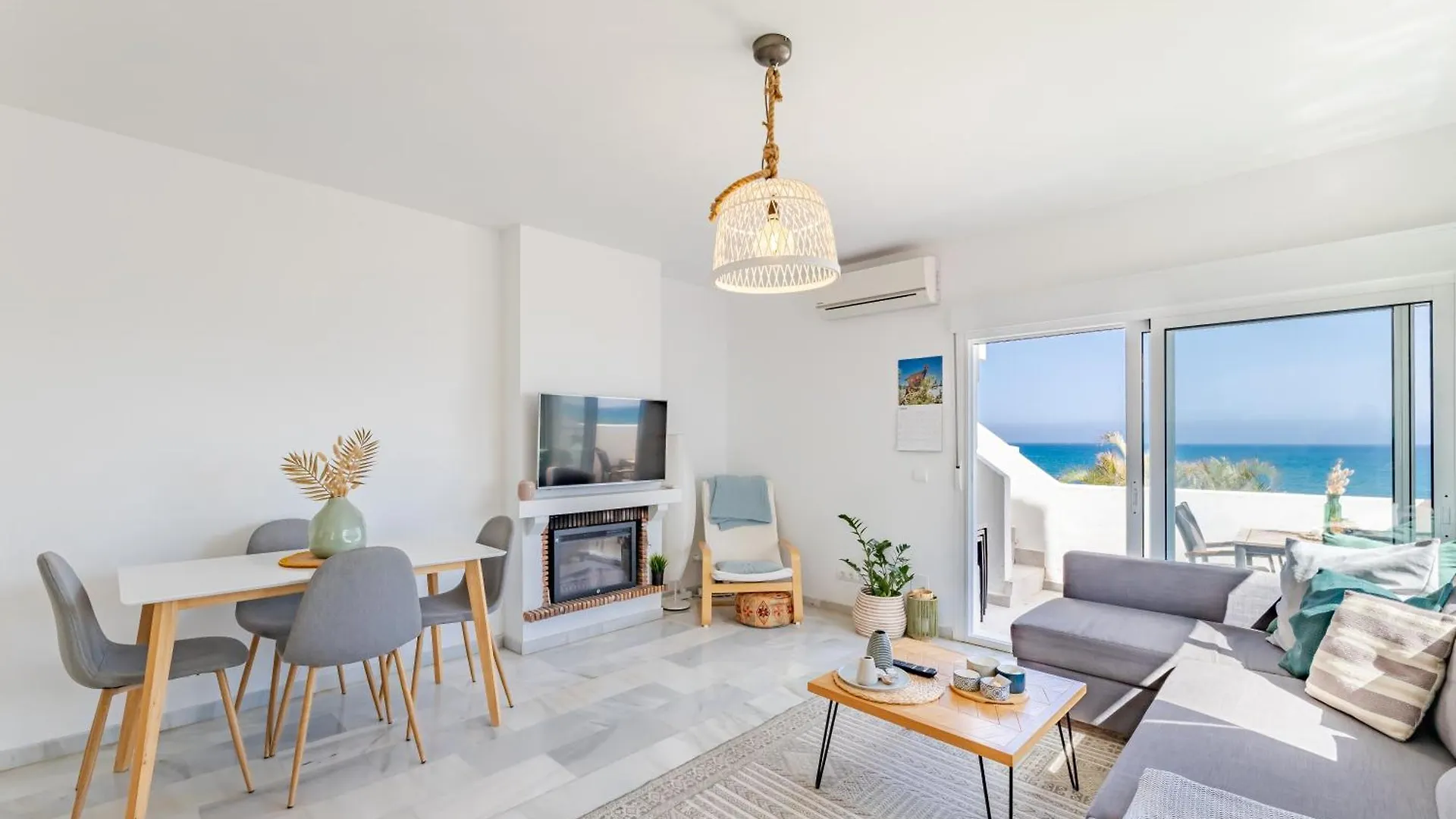 Vb Beachfront 2Bdr Duplex With Bbq Benalmadena